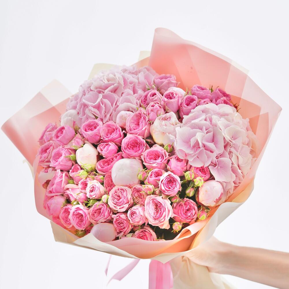 Букет из пионов, пионовидных роз, гортензии