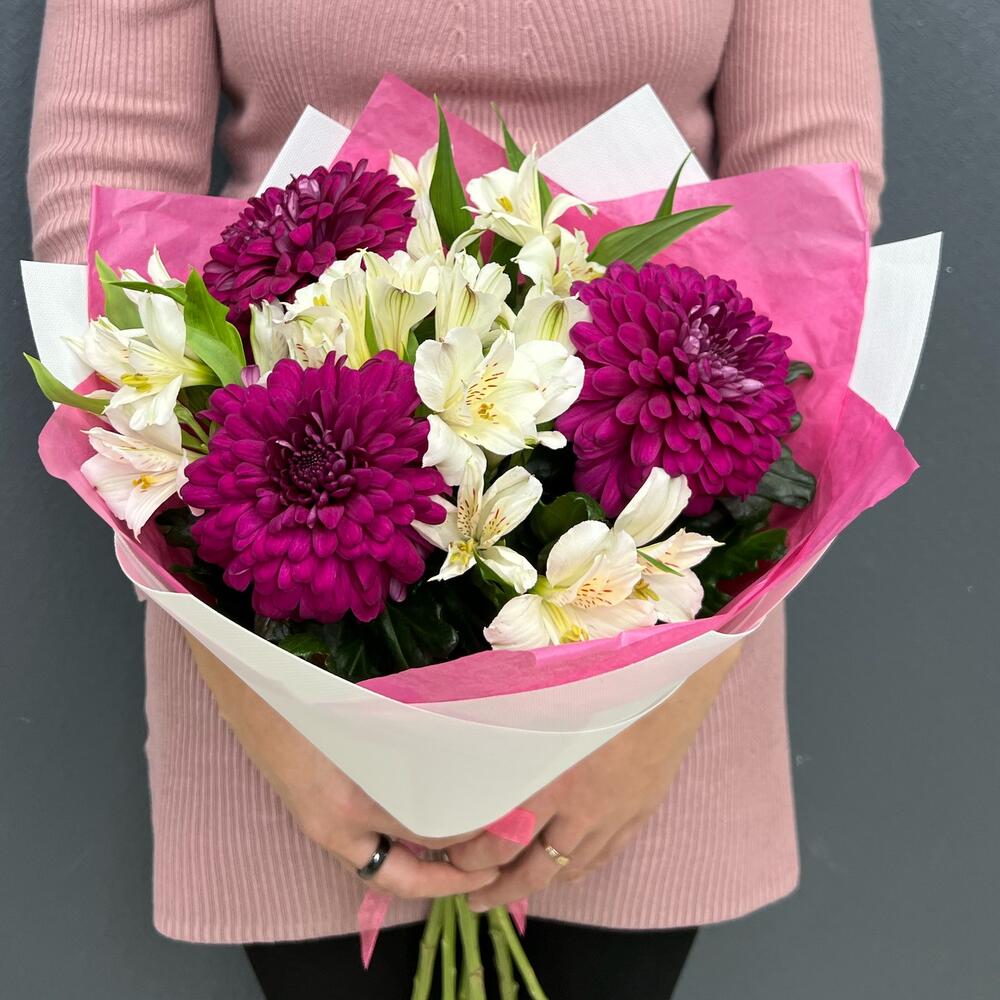 Букет из альстромерии с хризантемой
