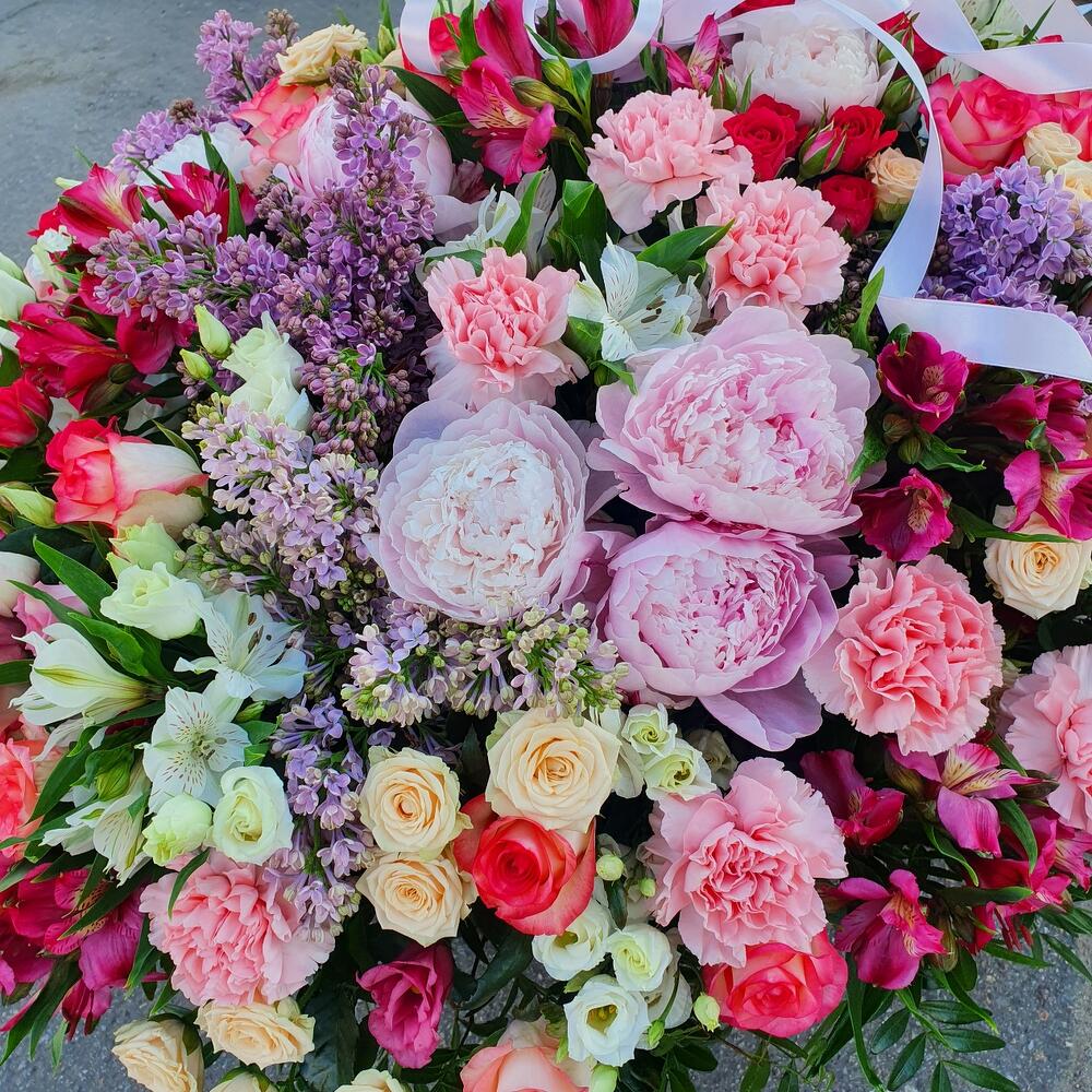 Шикарная корзина цветов "Весна" Шикарная корзина цветов "Весна"