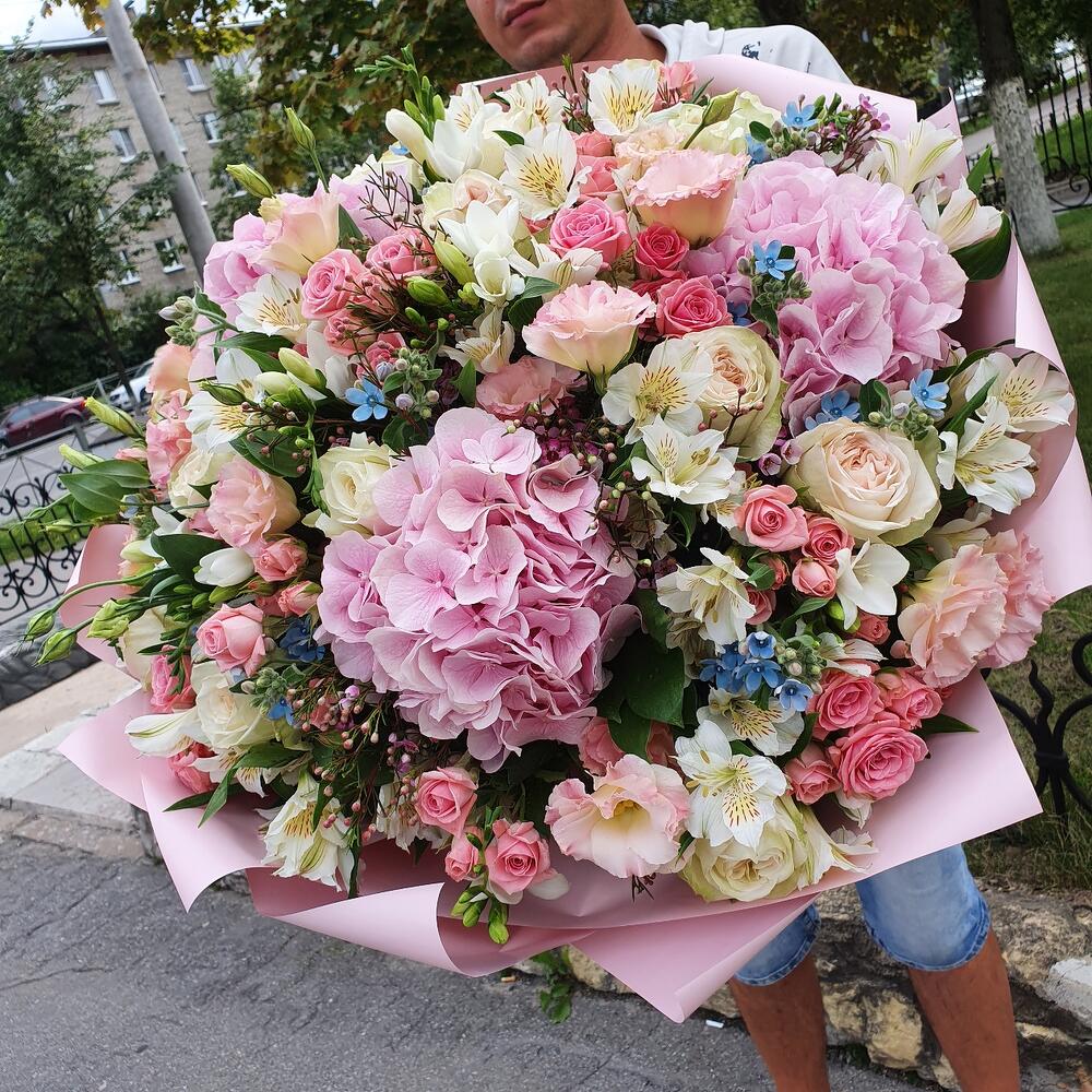 Шикарный букет с гортензией 