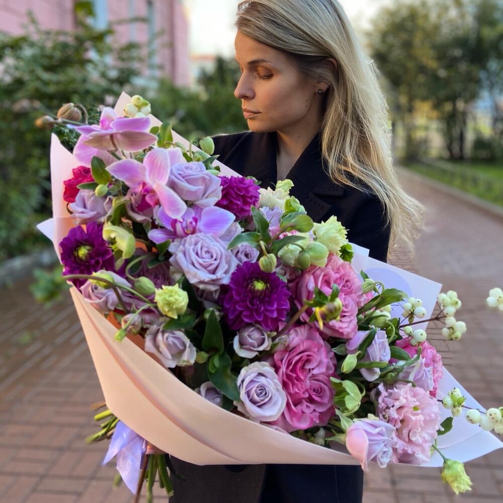 Сиреневый букет овальной формы Сиреневый букет овальной формы