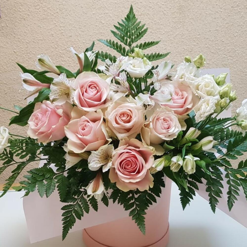 Уомпозиция из роз эквадор 