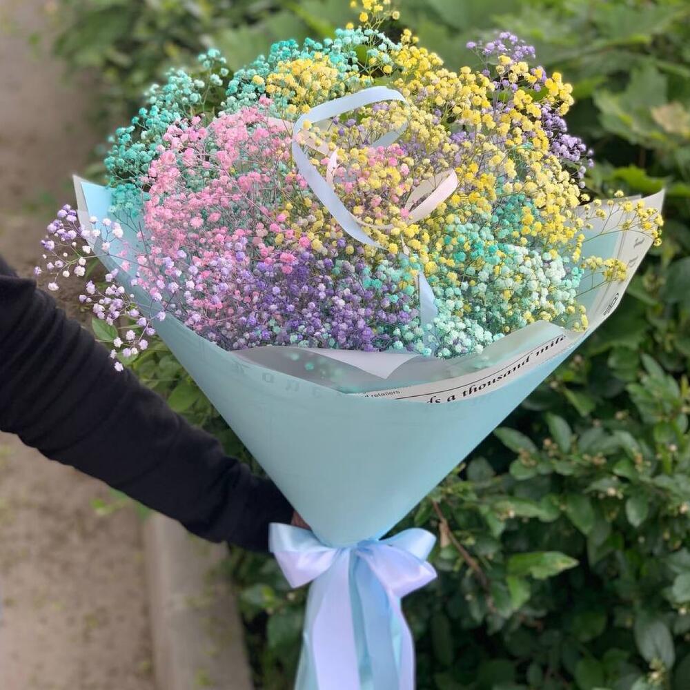Радужный букет с гипсофилой Радужный букет с гипсофилой
