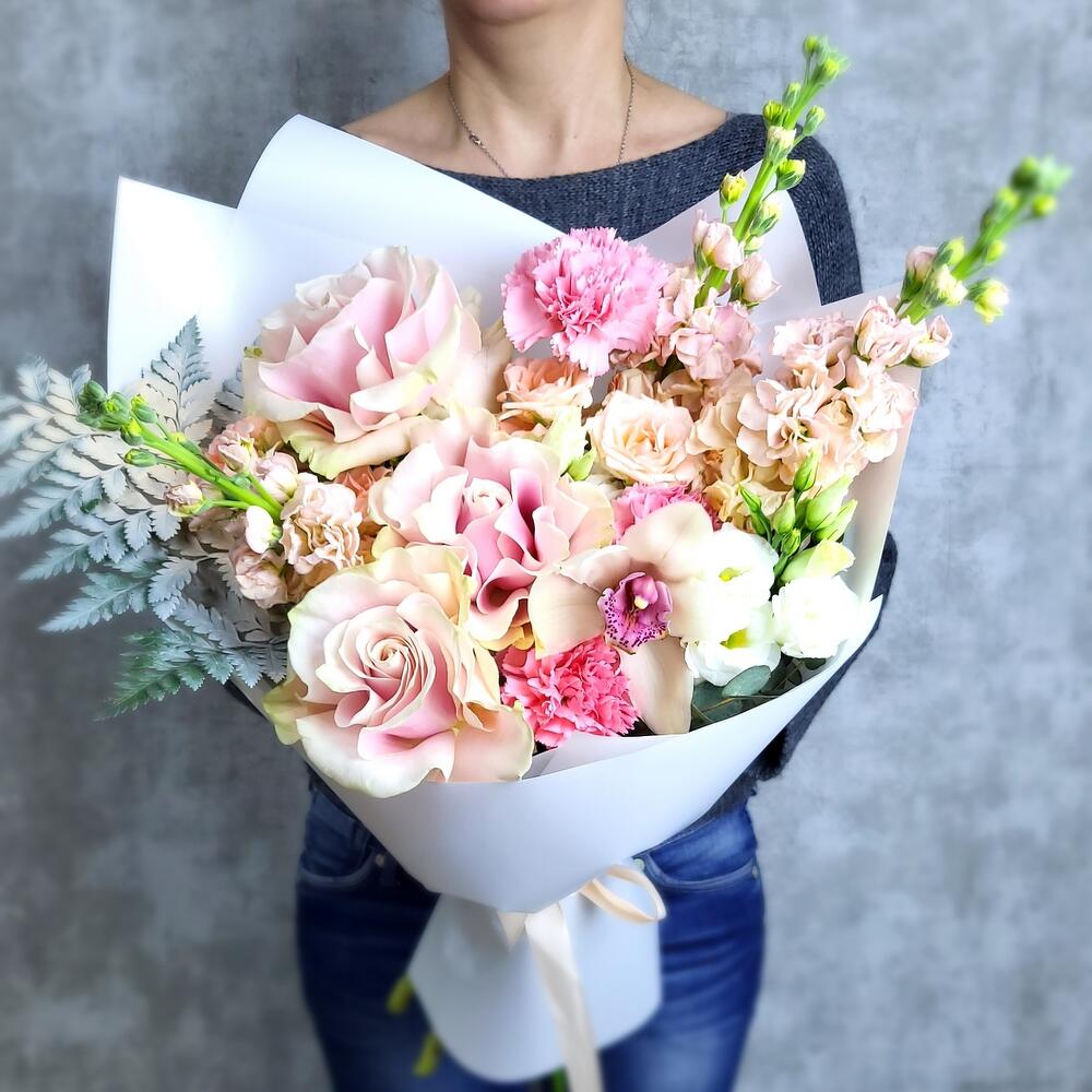 Шепот любви Букет из роз с орхидей Шепот любви Букет из роз с орхидей