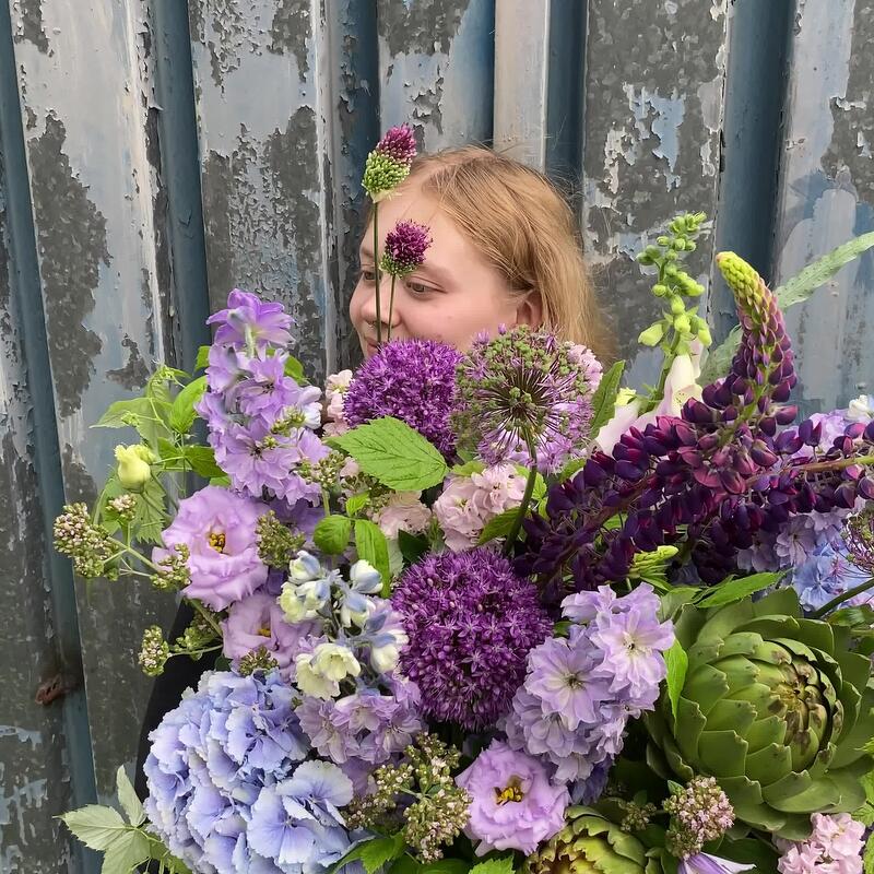 Секретный сад - композиция с артишоками, гортензиями и луком