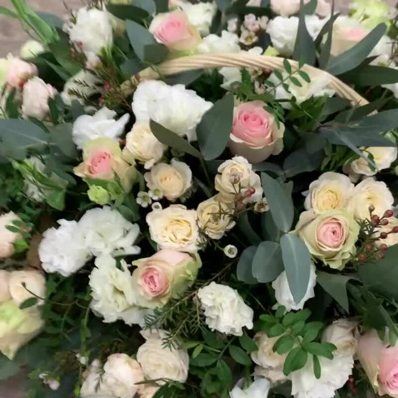 Шикарная корзина с цветами Шикарная корзина с цветами