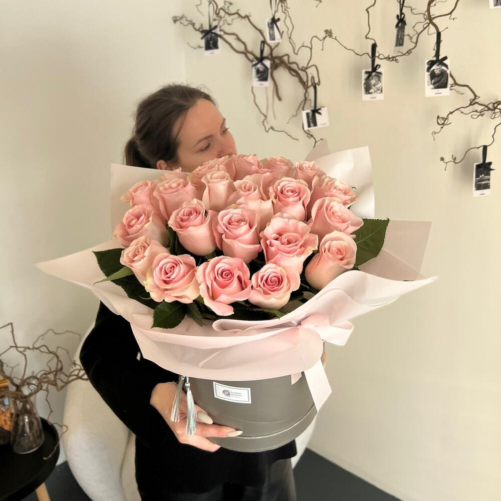 Розы в шляпной коробке - 25 шт