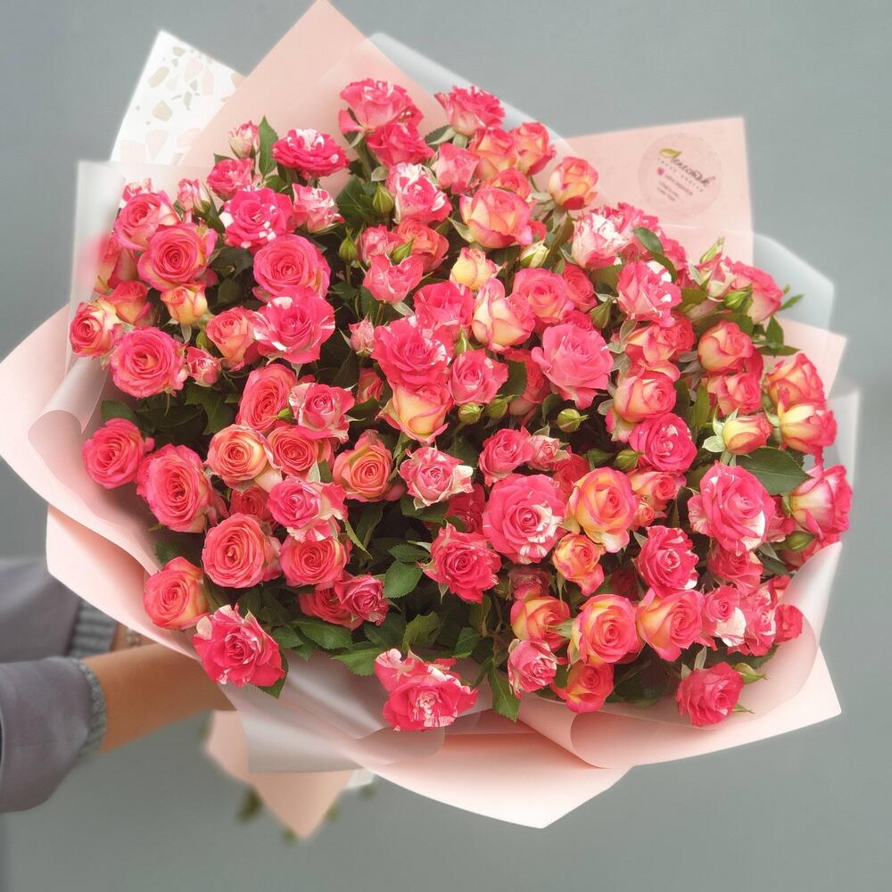 Букет из кустовых роз