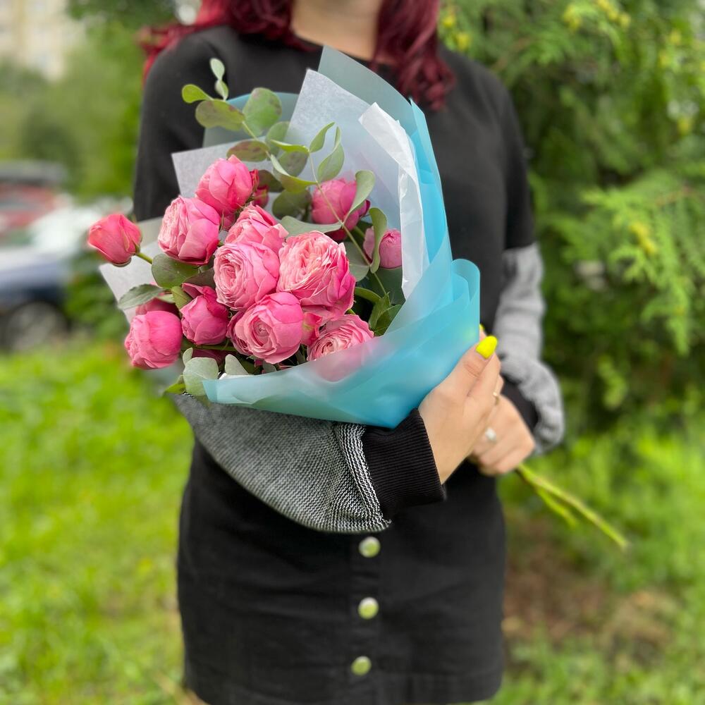 Букет из кустовой розы с эвкалиптом ( СБ 001) Букет из кустовой розы с эвкалиптом ( СБ 001)